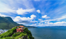 分享美景!延时摄影看云南抚仙湖璀璨星空