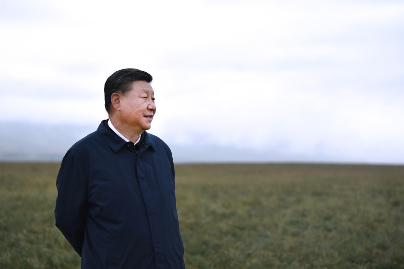 2019年8月20日，习近平在甘肃张掖市山丹县了解祁连山生态环境修复保护情况。