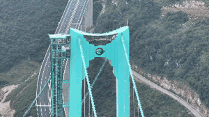 大桥建设之初，.gif