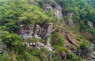 新化新景点：攀岩溯溪游 尽在黄金谷