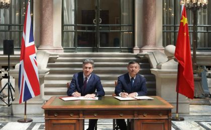 生态环境部部长黄润秋率团赴英国出席首次中英气候部长对话会和环境部长对话会