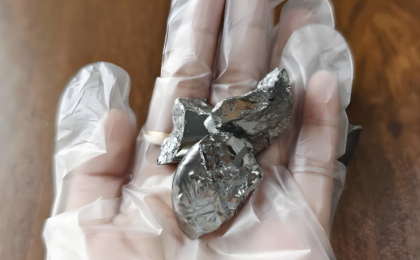 具有超导性能的锗材料制成