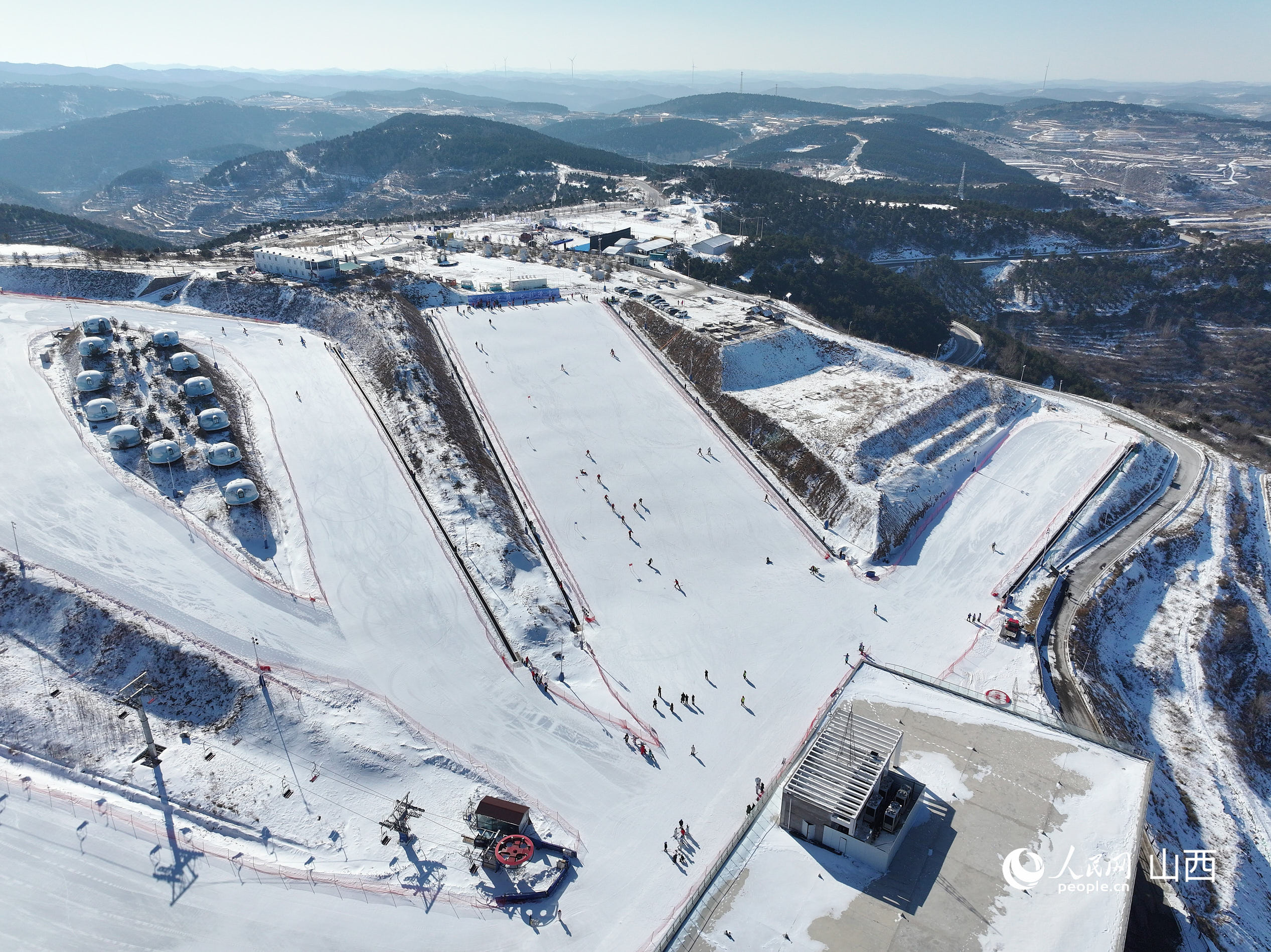 1768297002691175.jpg 七彩太行云上滑雪场。人民.jpg