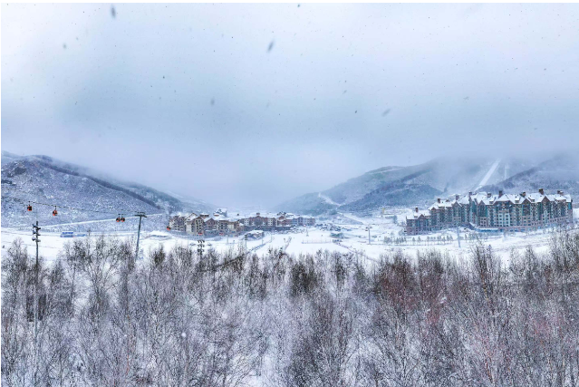 1768566609132482.png 崇礼太舞雪场漫山飞雪,静谧.png