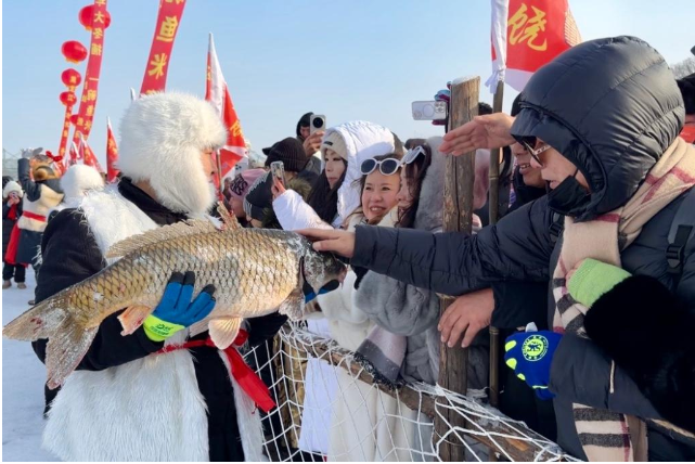 1768817932727171.png 牡丹江镜泊湖冬捕节现场。22.png