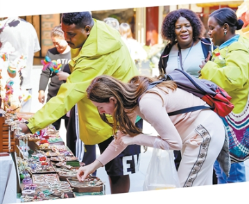 1768977535674440.png 2025年,境外旅客“中国游”“中国购”的.png