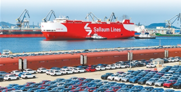 1768977544526679.png 中国汽车在山东港口烟台港集结等待装.png