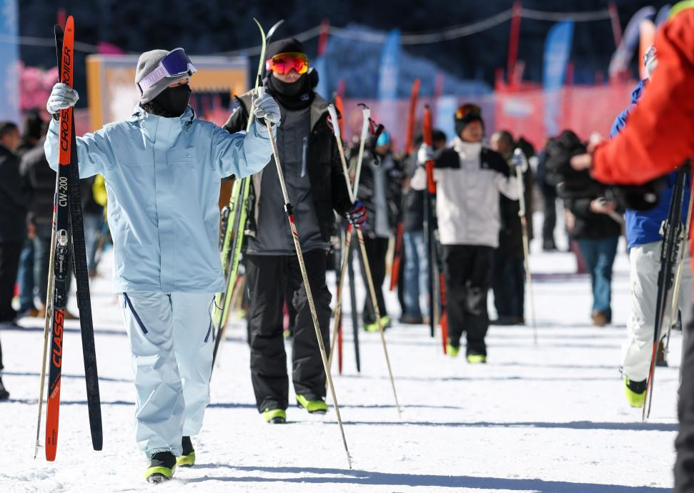 1770027372376561.png 2026年1月5日,滑雪爱好者在四川阿坝.png