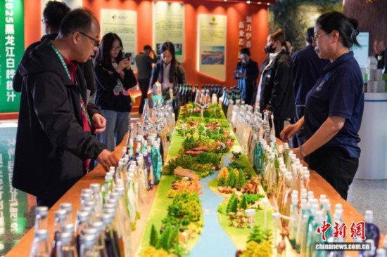 1773139995262904.jpg 黑龙江白桦树汁产业展销订货会现场。 赵.jpg